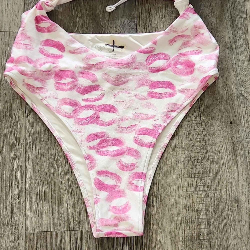 New!Frankies Bikini x Sydeney Sweeney Gemma‎ Kiss Print One Piece Swimsuit